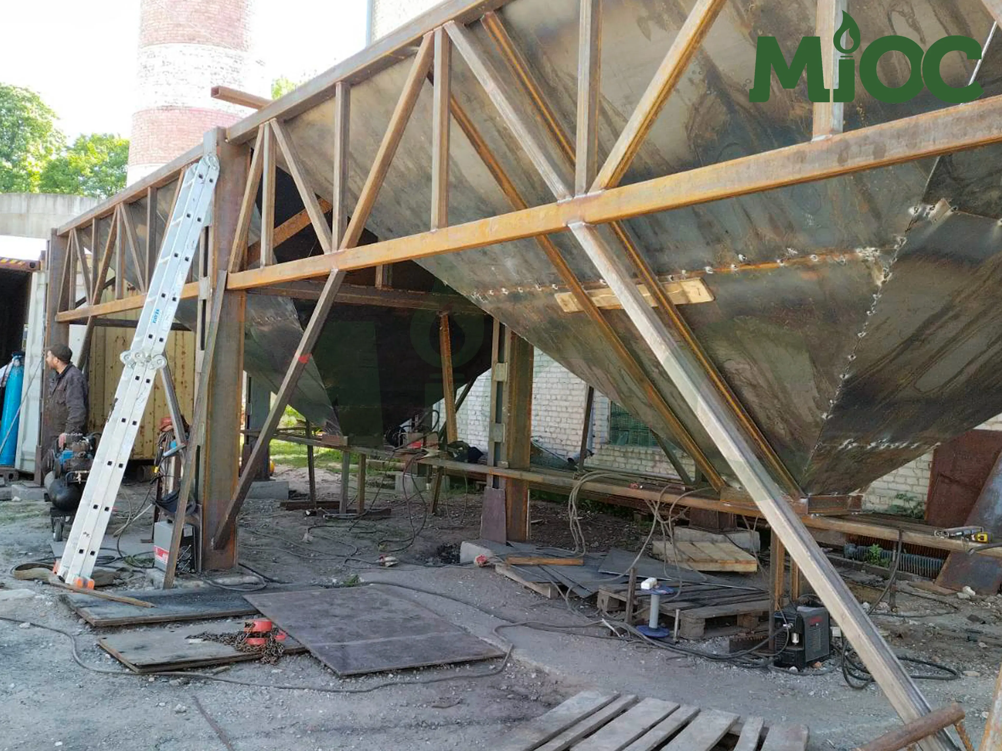 ЛЬВІВ. Талева система для розвантаження пелети, фасованої в біг-беги